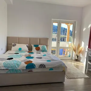 Bright & Cozy With Balcony Privatunterkunft